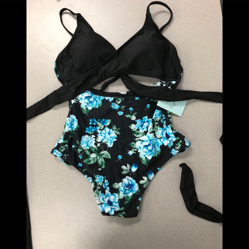 Cupshe One Piece Bathing Suit - Sz Small